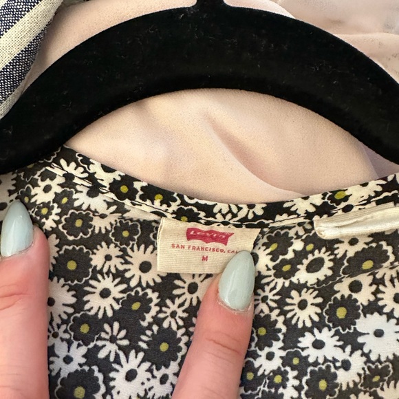 Levi's Black and White Floral Blouse - Picture 5 of 5